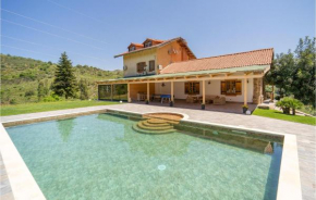 Amazing home in Belmonte Mezzagno with Sauna, WiFi and 7 Bedrooms